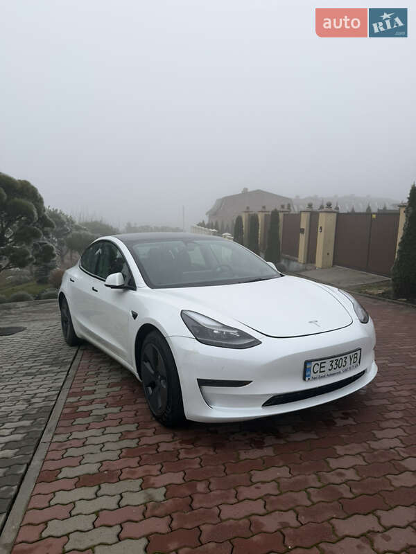 Седан Tesla Model 3 2022 в Черновцах