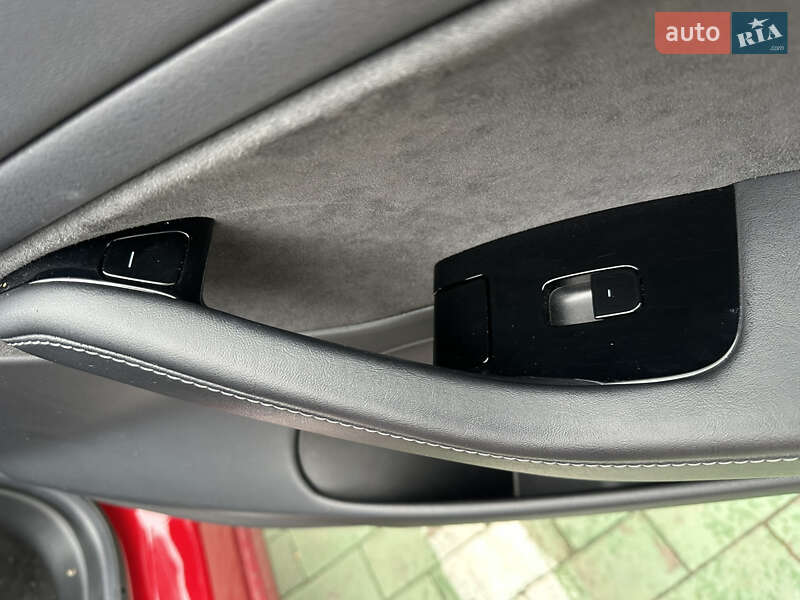 Седан Tesla Model 3 2019 в Киеве