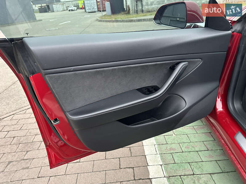 Седан Tesla Model 3 2019 в Киеве