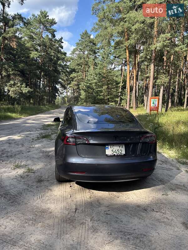Седан Tesla Model 3 2018 в Луцке