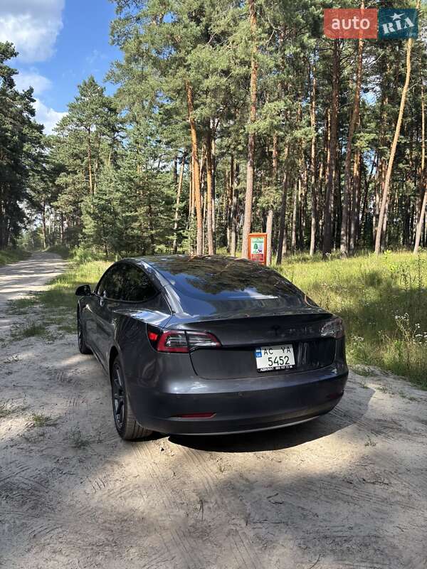 Седан Tesla Model 3 2018 в Луцке