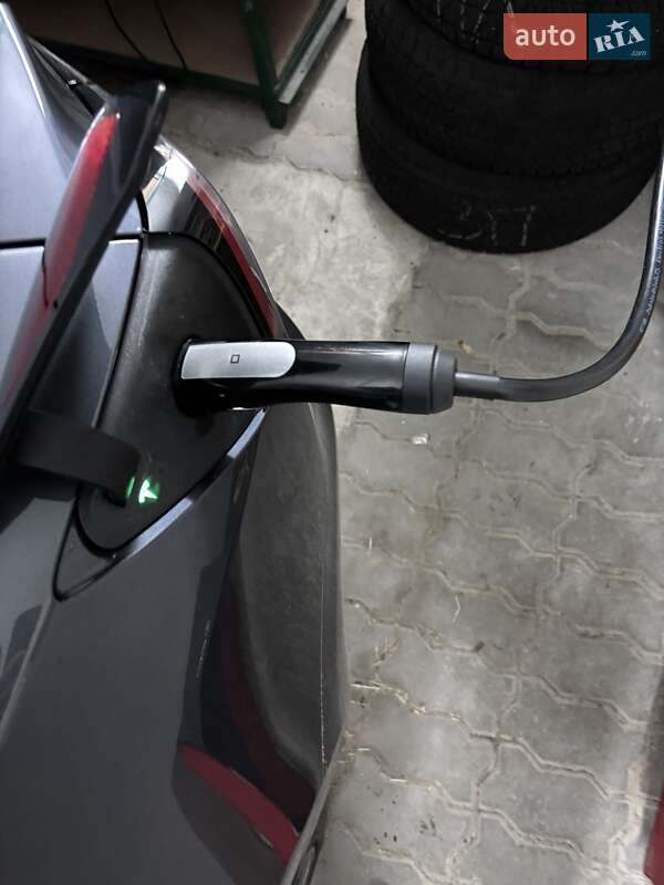 Седан Tesla Model 3 2018 в Луцке