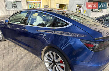Седан Tesla Model 3 2018 в Львове