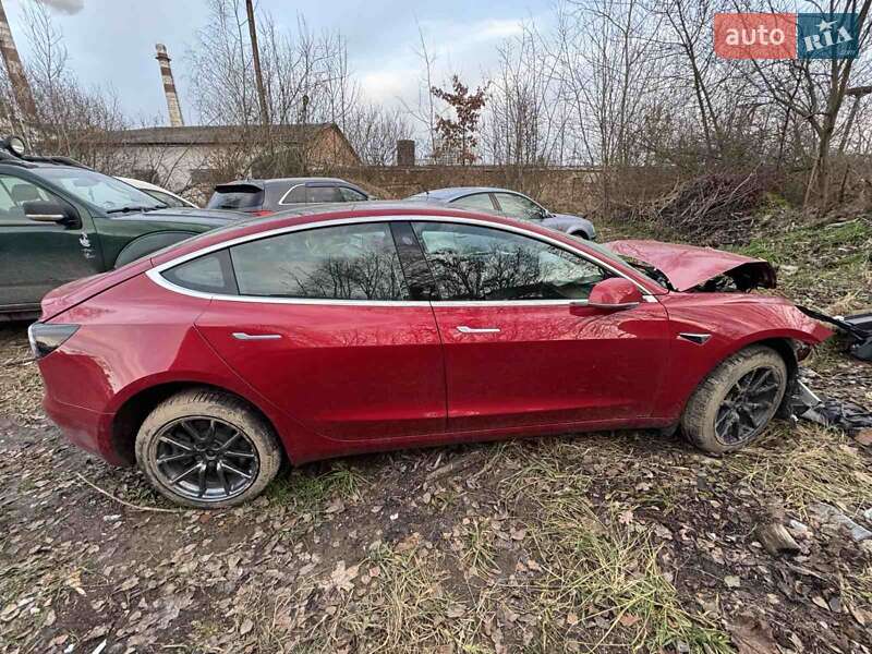 Седан Tesla Model 3 2020 в Львове