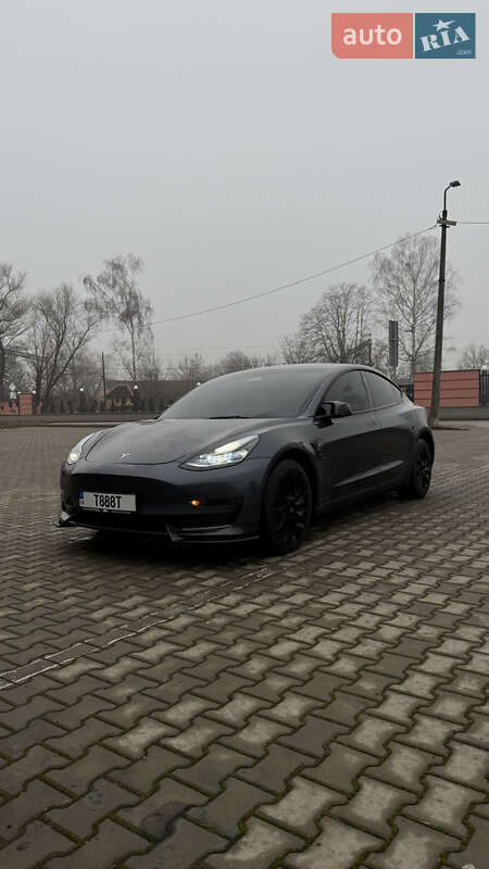 Седан Tesla Model 3 2022 в Дрогобыче