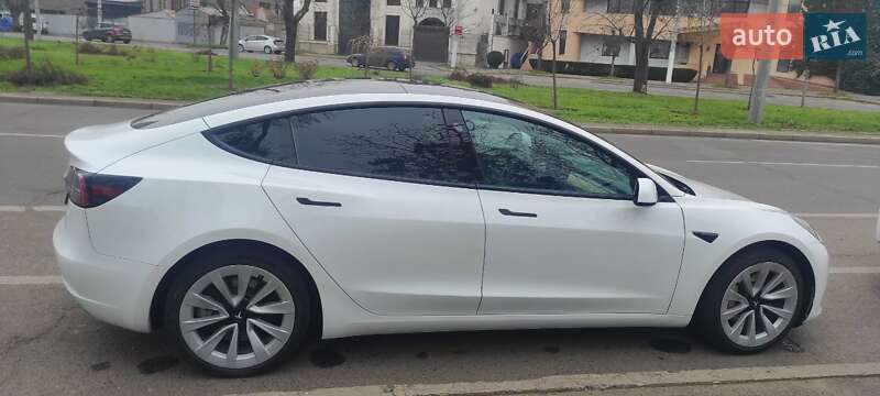 Седан Tesla Model 3 2023 в Одессе