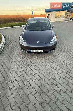 Седан Tesla Model 3 2019 в Дубно