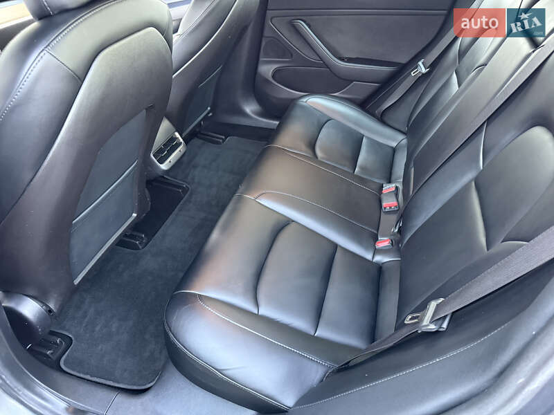 Седан Tesla Model 3 2019 в Дубно