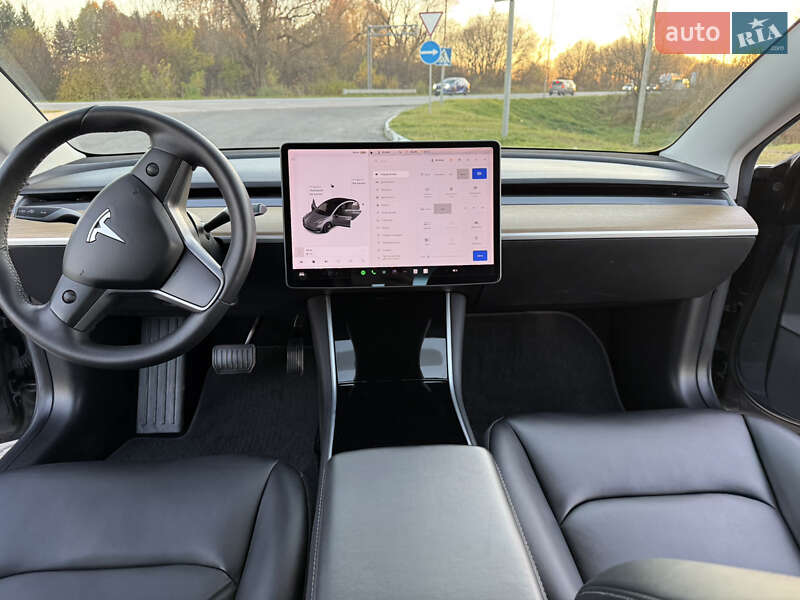 Седан Tesla Model 3 2019 в Дубно