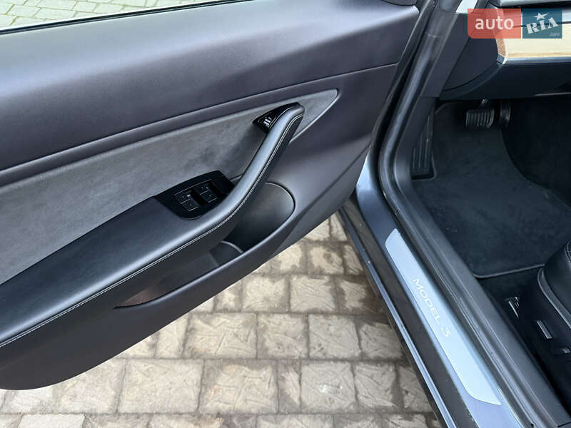 Седан Tesla Model 3 2019 в Дубно