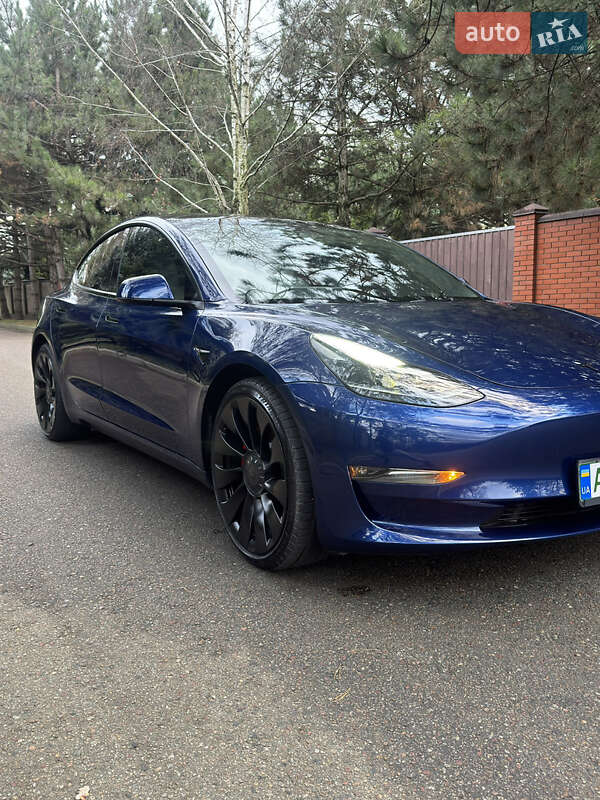 Седан Tesla Model 3 2023 в Днепре