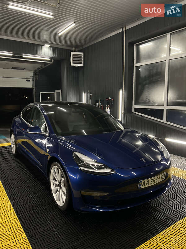 Седан Tesla Model 3 2020 в Киеве