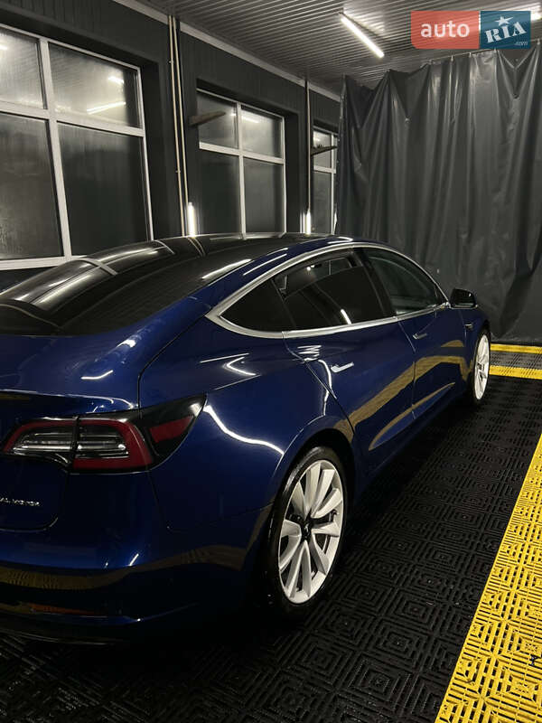 Седан Tesla Model 3 2020 в Киеве