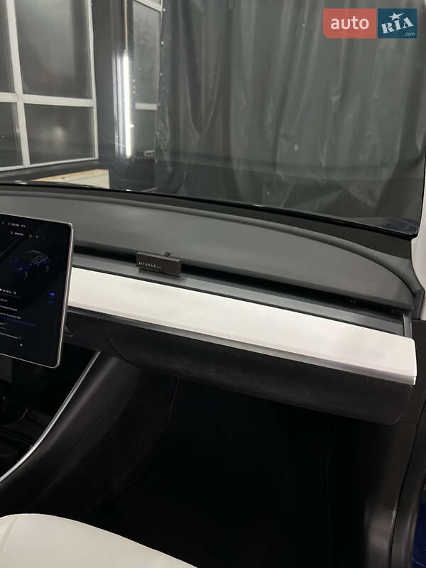 Седан Tesla Model 3 2020 в Киеве