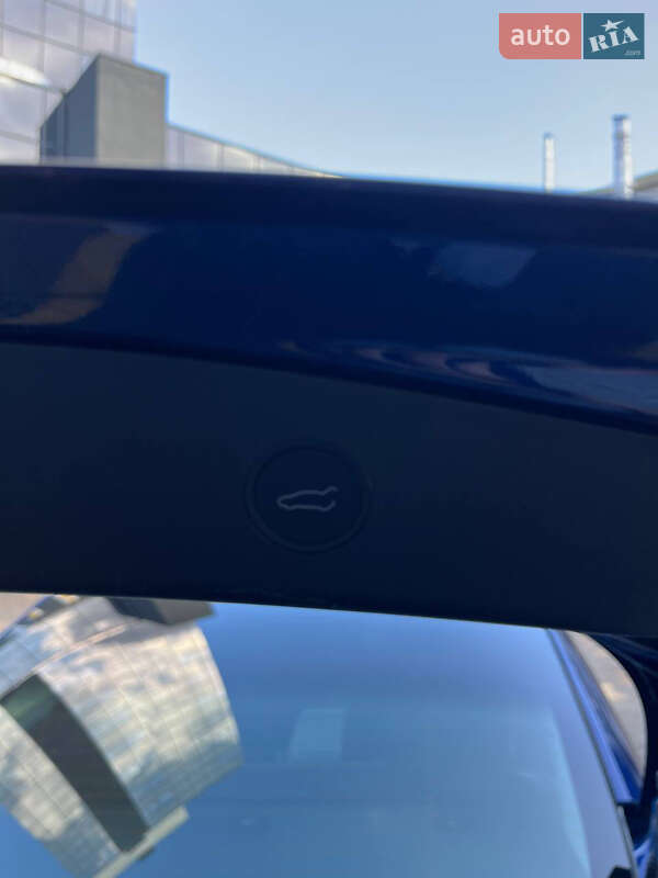 Седан Tesla Model 3 2022 в Николаеве