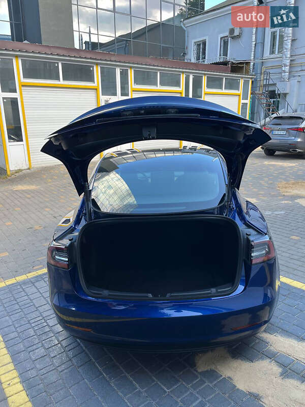 Седан Tesla Model 3 2022 в Николаеве