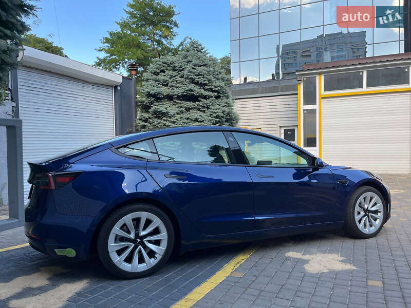 Седан Tesla Model 3 2022 в Николаеве