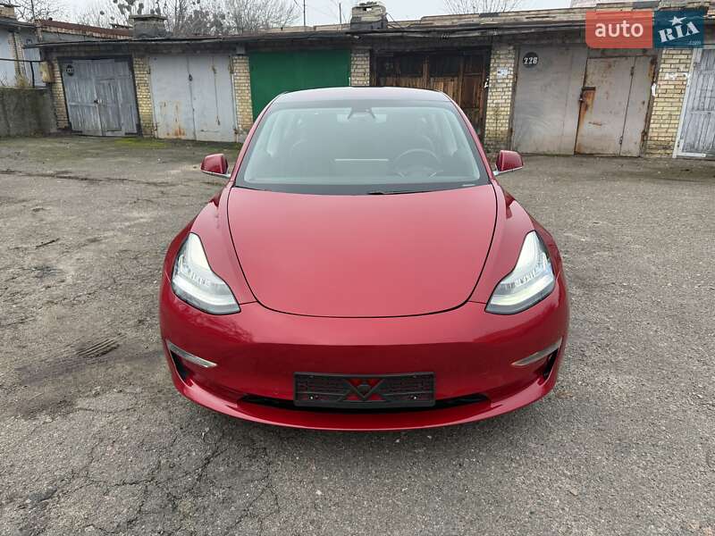 Седан Tesla Model 3 2018 в Киеве