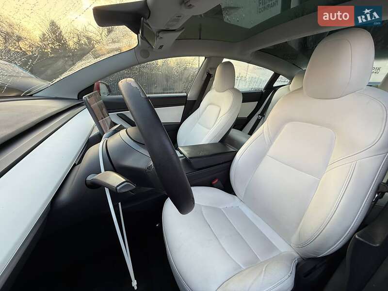 Седан Tesla Model 3 2021 в Луцке