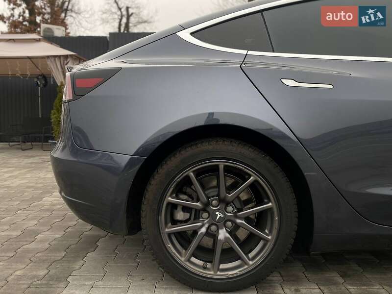 Седан Tesla Model 3 2019 в Киеве