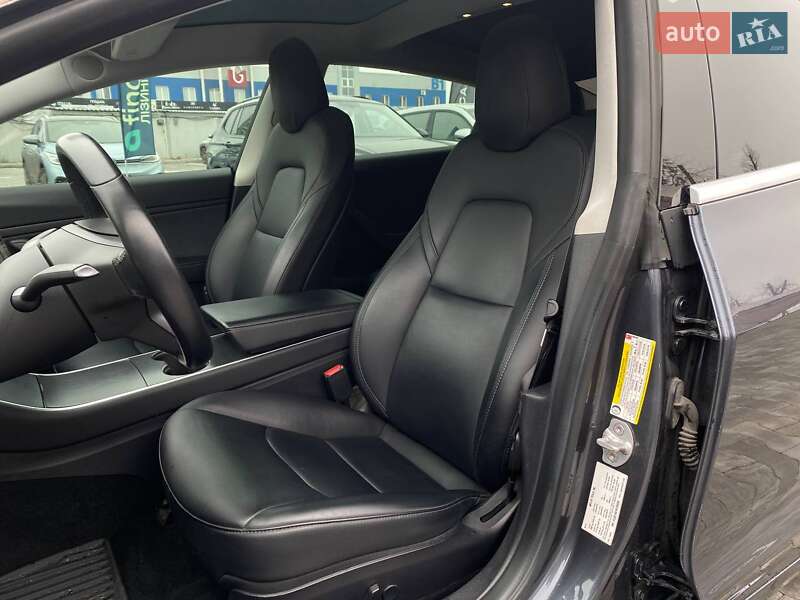Седан Tesla Model 3 2019 в Киеве