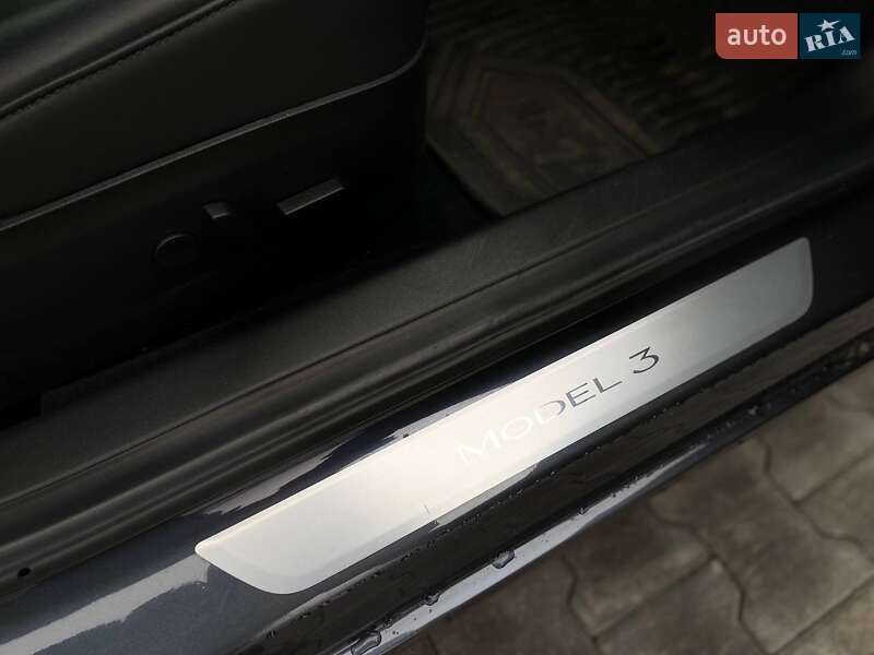 Седан Tesla Model 3 2019 в Киеве