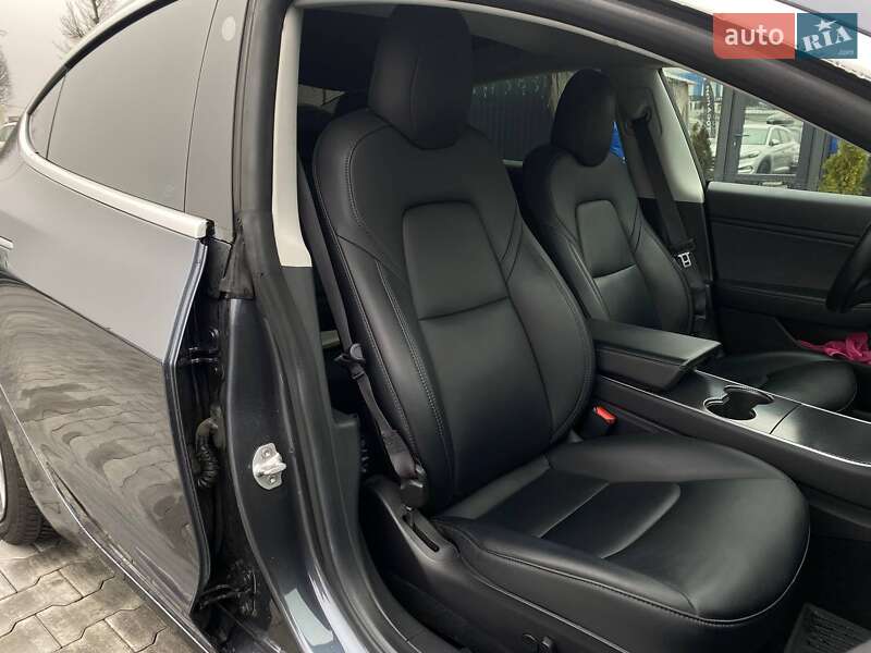 Седан Tesla Model 3 2019 в Киеве