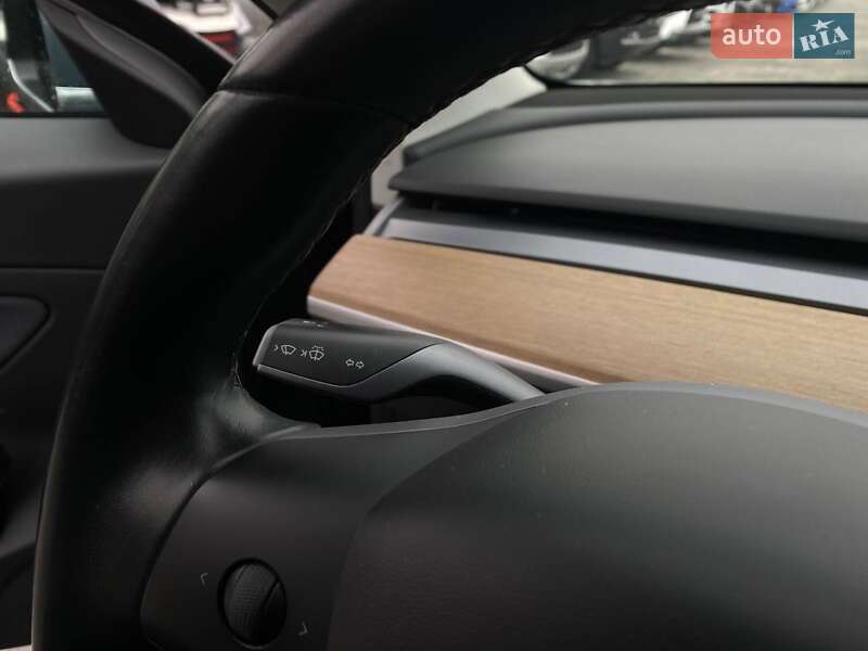 Седан Tesla Model 3 2019 в Киеве