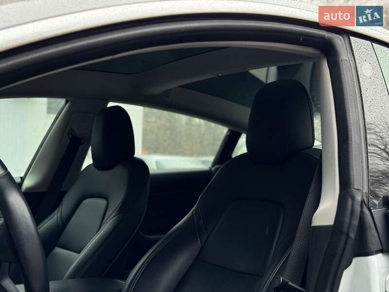 Седан Tesla Model 3 2018 в Киеве