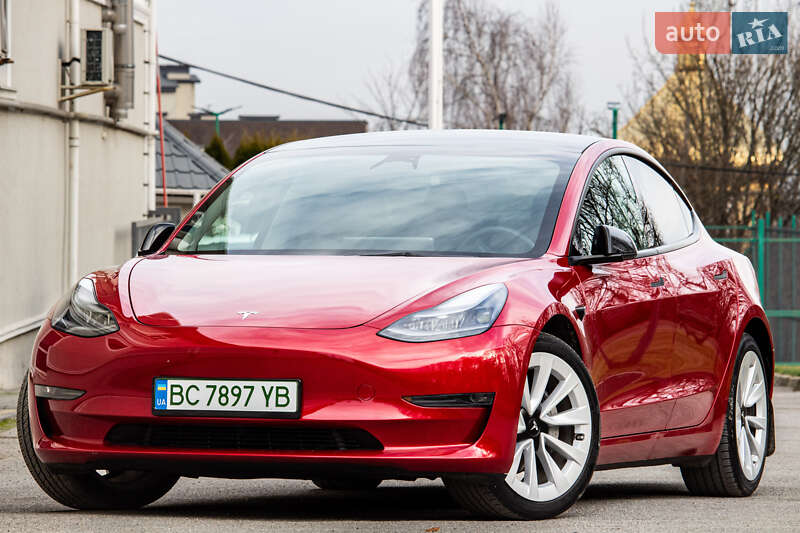 Седан Tesla Model 3 2023 в Львове