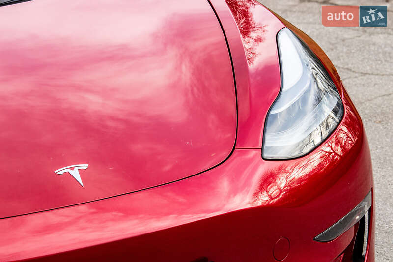 Седан Tesla Model 3 2023 в Львове