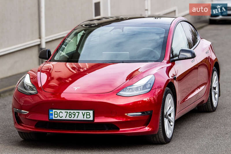 Седан Tesla Model 3 2023 в Львове