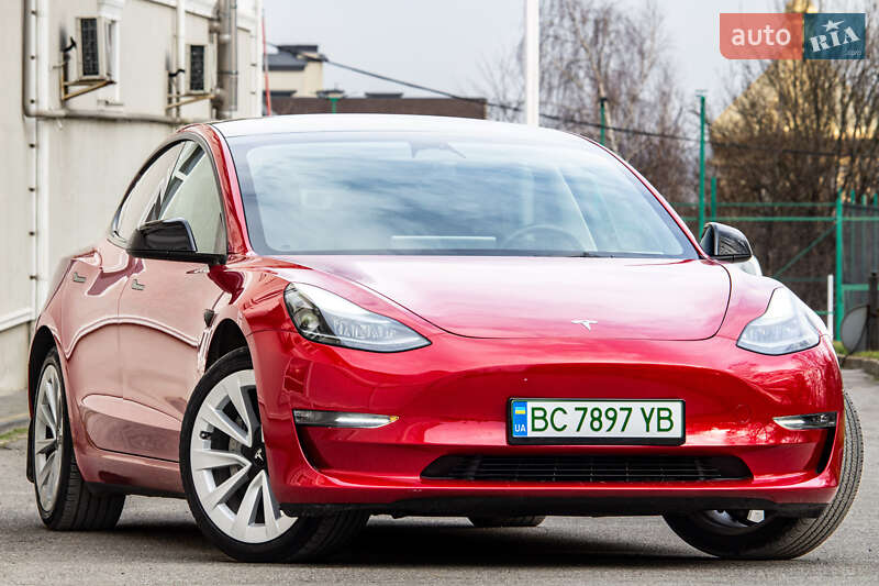 Седан Tesla Model 3 2023 в Львове