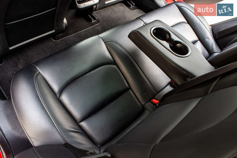 Седан Tesla Model 3 2023 в Львове