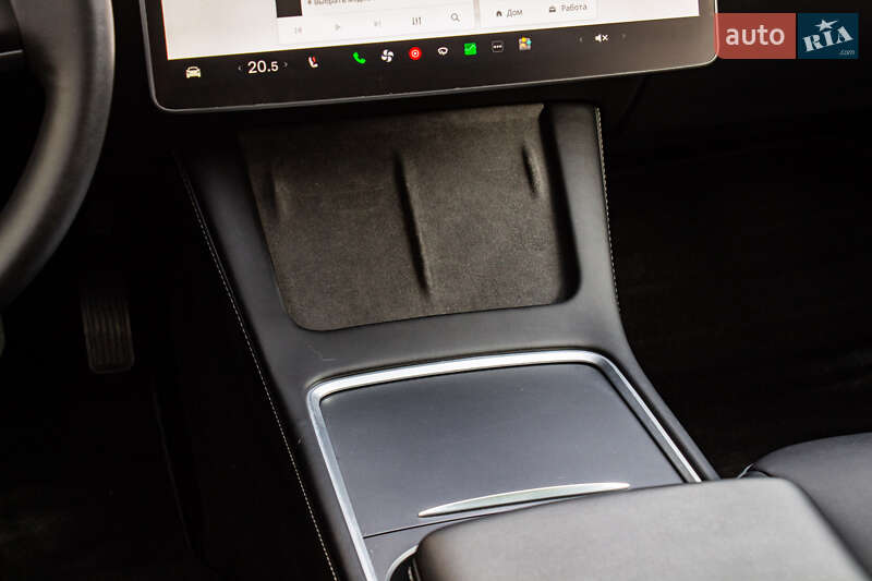 Седан Tesla Model 3 2023 в Львове