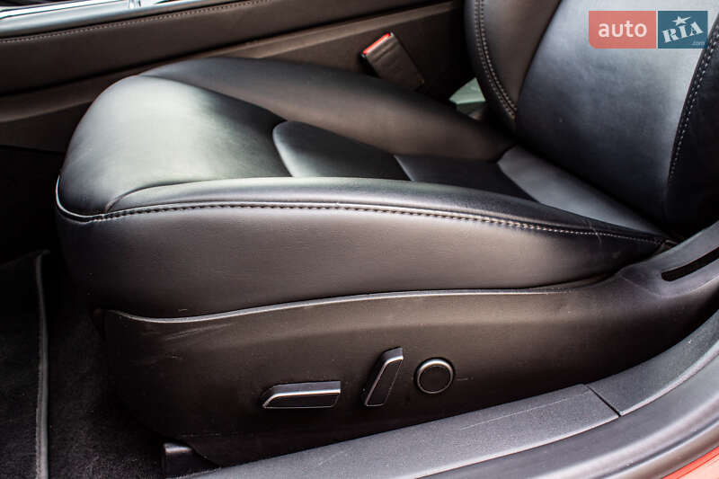 Седан Tesla Model 3 2023 в Львове