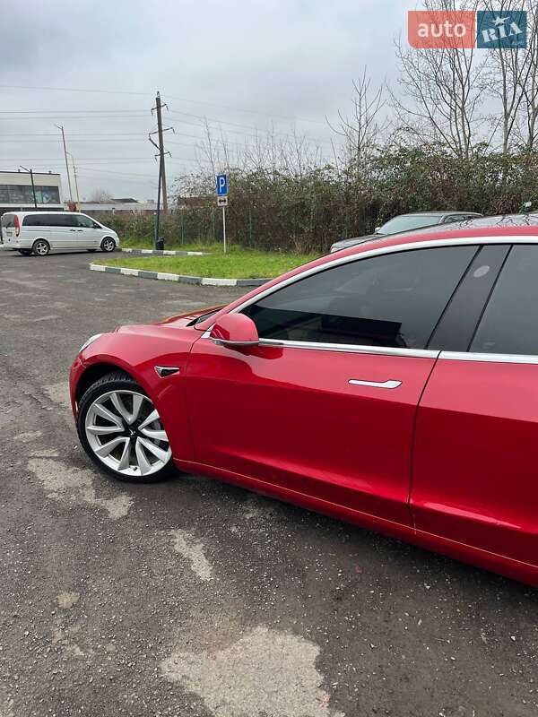 Седан Tesla Model 3 2018 в Ужгороде