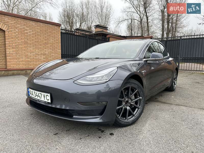 Седан Tesla Model 3 2019 в Киеве