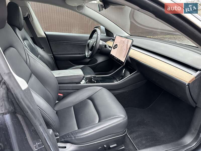 Седан Tesla Model 3 2019 в Киеве