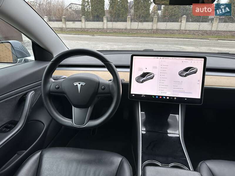 Седан Tesla Model 3 2019 в Киеве