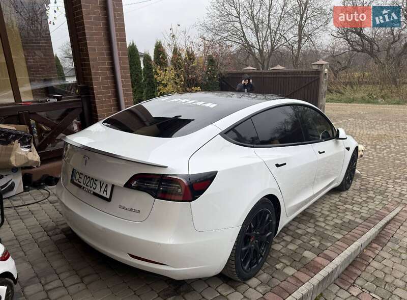 Седан Tesla Model 3 2020 в Черновцах