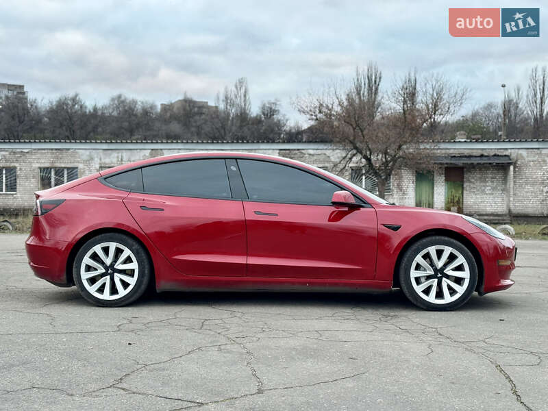 Седан Tesla Model 3 2021 в Кам'янському
