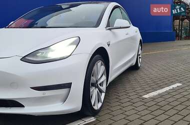 Седан Tesla Model 3 2017 в Нововолынске