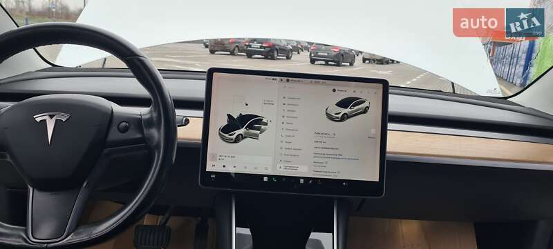 Седан Tesla Model 3 2017 в Нововолынске