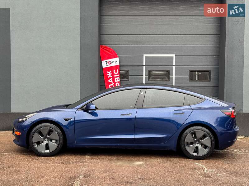 Седан Tesla Model 3 2021 в Киеве