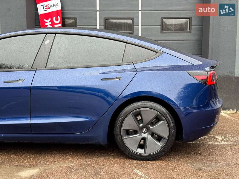 Седан Tesla Model 3 2021 в Киеве