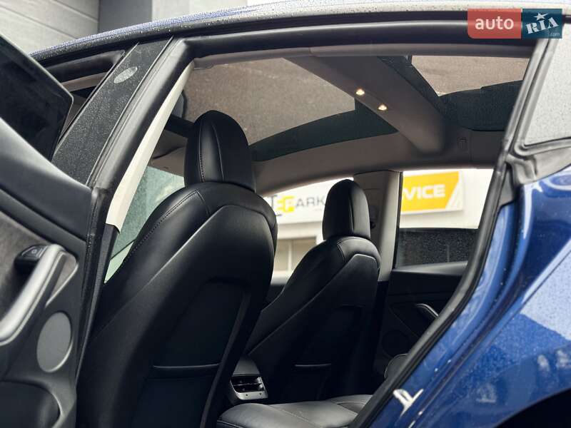 Седан Tesla Model 3 2021 в Киеве