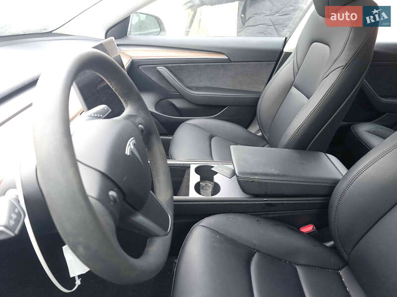 Седан Tesla Model 3 2023 в Львове