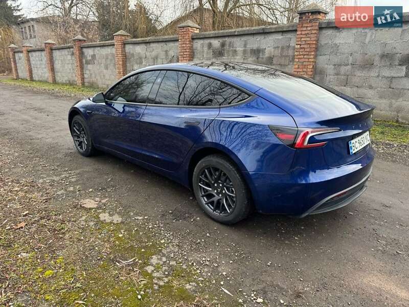 Tesla Model 3 2025