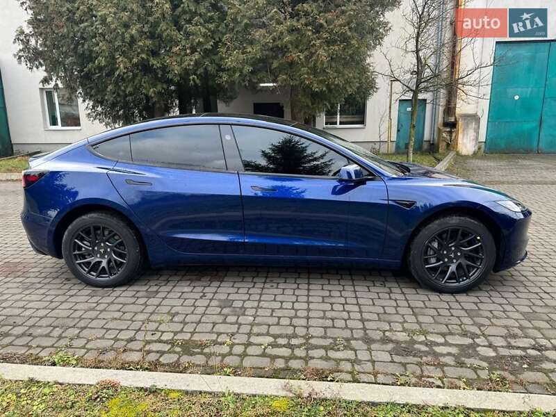 Седан Tesla Model 3 2025 в Львове